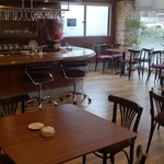 cafe excellen - cafe excellen ＠東葛西 板貼り床の店内