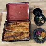 鰻処 いちかわ - 蓋をあけた状態