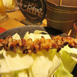 博多トク・トク　焼鳥いっせい - とり皮。
塩かタレか選べて、焼き方もカリッカリッかパリジュワから選べます。
これは、カリッカリッです。
脂が全部出て、本当にカリカリに硬いです。
