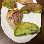 dough-ist - 料理写真:購入したパンを自宅でカットした断面