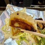 そぞ - 系列店マワシゲリ名物の青唐辛子ギョーザリフト