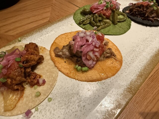 LAS DOS CARAS MODERN MEXICANO Y TACOS （ラスドスカラス モダン