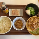 すき家 - 料理写真:牛まぜのっけ朝食ミニ＆牛とん汁みそらーめん