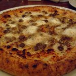 トラットリア・ピッツェリア・レ・アルカーテ - イタリア産きのこペーストのピッツァビアンカ