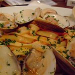 トラットリア・ピッツェリア・レ・アルカーテ - ハマグリとフレッシュトマトの手打ちフェットチーネ