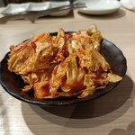 炭火焼肉ホルモンくう - 生キムチ