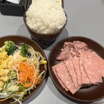 すたみな太郎 PREMIUM BUFFET - サラダやお肉やごはんなど全て食べ放題はうれしいですね！
