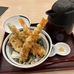 築地食堂 源ちゃん - 料理写真:暫く待つとお願いした海老天丼1199円の出来上がりです。