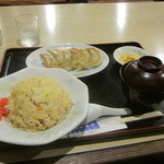 紅ふじ食堂 - 餃子とチャーハン