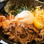 うどん上々 - 佐賀牛 肉温玉ぶっかけ（温玉を乗せる）