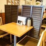 うどん上々 - テーブル席