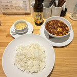 すこびる - 料理写真:棒棒鶏付き麻婆豆腐セット¥1600、エビスビール（小）¥700