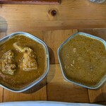 ゼロワンカレーA.o.D - 炭焼きチキンマサラ(左)、ケララマトンステュー(右)