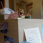 隆 - 入り口付近のカウンターは４席