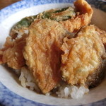 はせ川 - イカと野菜の天丼