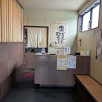 麦香 - 入口のレジカウンター
