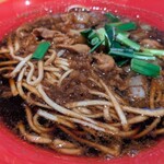 麦香 - 濃厚醤油はブラックラーメンに近い