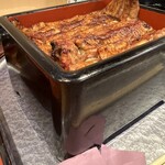 鰻 むさし乃 - 新仔鰻重　お重の厚みはこのくらいなのでめちゃくちゃご飯が少ないということではありません。