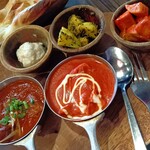 スパイス研究所MAD CHEFs - マトンカレー、バターチキンカレー、ポテトサラダ、アルアチャ、クチュンパー