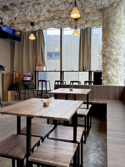 ◆カフェ サークル テーブル サロン ショップ ロビー  ホワイト BAR フリースペース◆ 52℃offee&Bar （ゴジュウニドコーヒー＆バー） - 天神南/カフェ | 食べログ