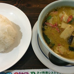 SIAM - タイカレー。中々手に入らないバイカワンが贅沢に使われています。複雑な様なシンプルな様な…。やっぱり複雑。だから好きなんです。