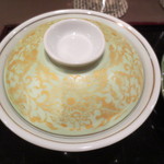 初音屋 - 煮物の器。