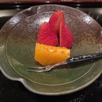 初音屋 - デザートは栃木の苺に「せとか」みかんです。