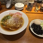 金沢濃厚煮干豚骨 伊乃心 - 