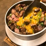 時不知 個室で美味い、酒と飯。 - ガーリック肉釜飯