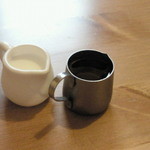サニー フード カフェ アンド ミュージック - ミルク、シロップ