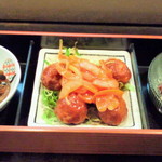 Chidoritei - メインは肉か魚が選べる。この日の肉は「肉団子の甘酢あんかけ」。