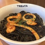 トレンタ  - 料理写真:イカスミパスタの魚介ポモドーロ（期間限定）