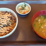 すき家 - 料理写真:高菜明太マヨ牛丼(並盛)+とん汁おしんこランチセット