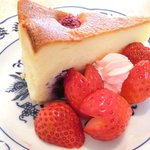 Kami Hikouki - ≪'15/03/31撮影≫ケーキセット 880円 のベリーベリーベークチーズケーキ