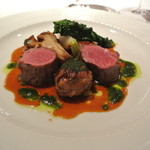 ラ・トルテュ - 仔羊ロースのロティと仔羊ロースのカイエット　舞茸のフリットとミント風味仔羊のジュ