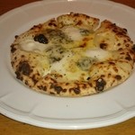 エルバ - 4種チーズのピッツァ、ハーフ