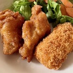 唐十 - 料理写真:手羽元唐揚げと甘海老のクリームコロッケ
