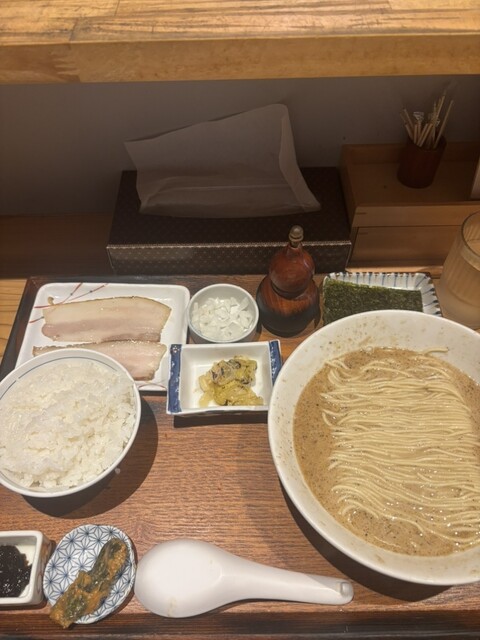 炭火焼濃厚中華そば 海富道 （しーふーどう） - 神田/ラーメン | 食べログ