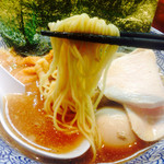 らー麺土俵 鶴嶺峰 - あっさりスープとマッチした極細麺