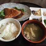 らうかふぇ - 本日のお魚のランチは赤カレイの煮付け