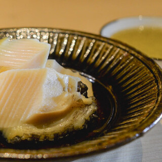 その日の美味しい食材を楽しむ、満足感抜群のおまかせコース