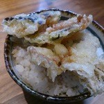 山形蕎麦と串揚げのお店 焔蔵 - ミニ野菜天丼　夫が食べました。