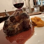 クネル - 道産牛尾っぽ肉の赤ワイン煮込み　にんじんのピュレ添え