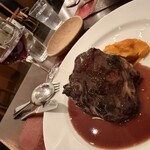 クネル - 道産牛尾っぽ肉の赤ワイン煮込み　にんじんのピュレ添え
