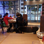 エッグスンシングス - 店内は広々としてます。女子率95%(笑)