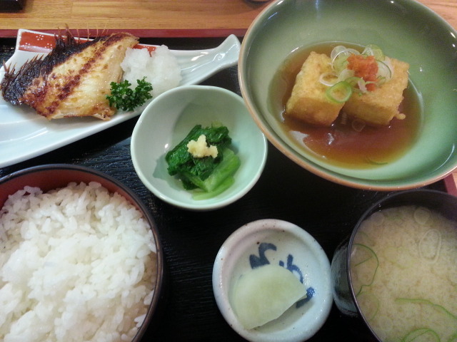 お食事酒処三鶴 - 巣子（食堂）の写真