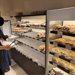 パンやきどころ RIKI - 店内（右側）