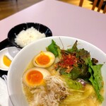 鶏白湯麺 蔭山樓 - 