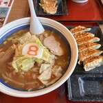 8番らーめん - 料理写真: