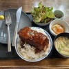 Big Ben - ①1番人気の超絶厚切り角煮定食1,518円
（ご飯、味噌汁、サラダ、漬け物、温玉）